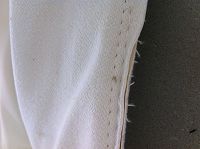 doute un sur un canapé en cuir ou simili cuir