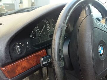 Renovation of black leather steering wheel BMW 525 TDS E39