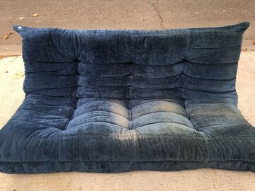 Blue velvet sofa (70s) - 1