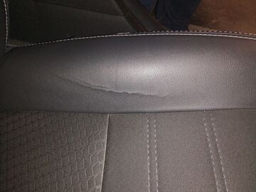 Skai megane driver's seat 3 cracked