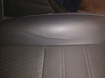 Skai megane driver's seat 3 cracked - 1