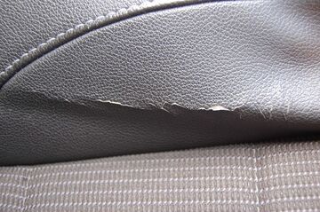 Opel Insignia 2009 cracked leather