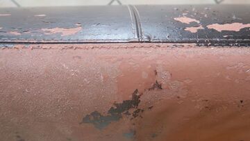 peeling sofa