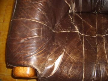 restoration in the living room (2 armchairs 1 sofa 3 pl)