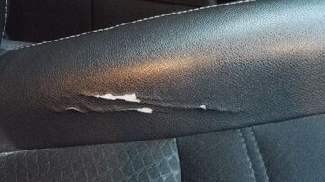 Craquelure+déchirure skai assise