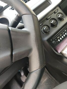 Réparation revêtement effet cuir sur plastique moussé - Citroën C3 II