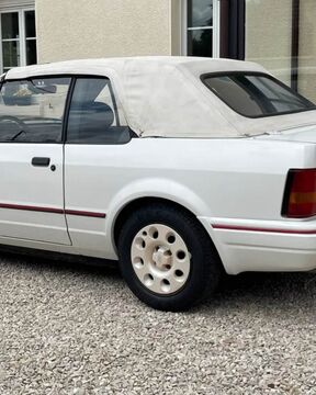 Bonjour, je souhaiterais changer la couleur de la capote de mon cabrio