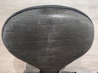 rénovation siège assis genoux en cuir