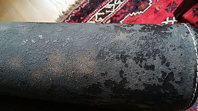 leather armchairs that lose their leather to such an extent that it remains attached to clothing
