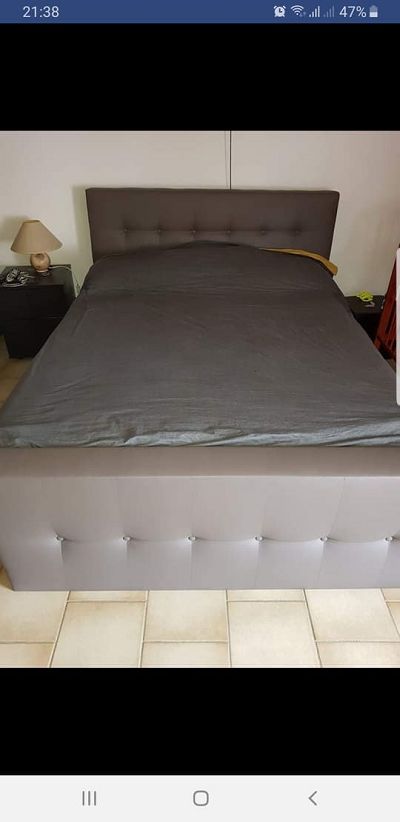 change the colour from green to black of a bed in imitation