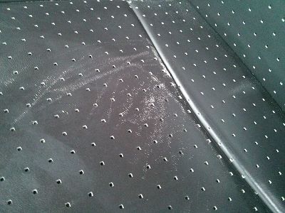 Marques de frottement sans relief (couleur seulement) sur cuir semi-aniline mat