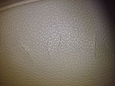 siège craquelé sur l'assise latérale