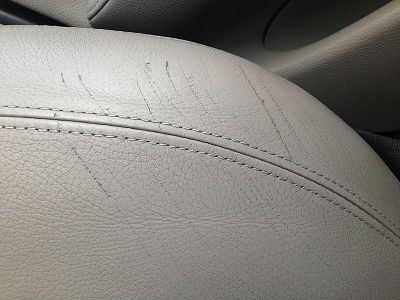 réparation griffe sur cuir beige?