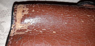 Porte document qui péle.