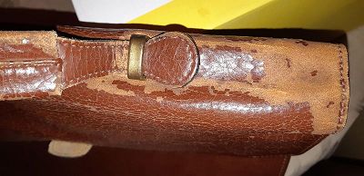 Porte document qui péle.