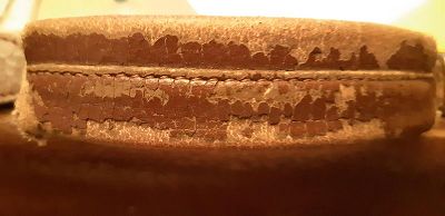 Porte document qui péle.