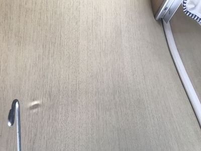 Recolorant qui colle