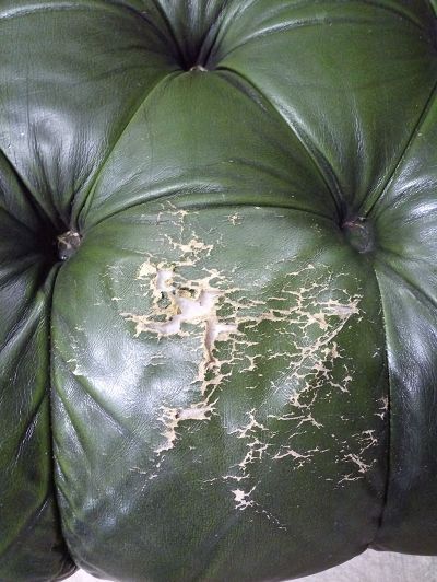 Réparation gros trou cuir chesterfield