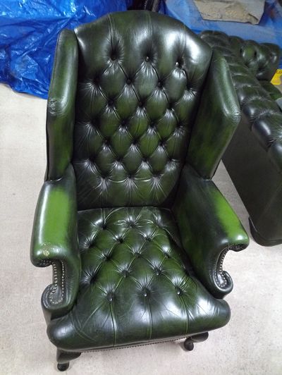 Réparation gros trou cuir chesterfield