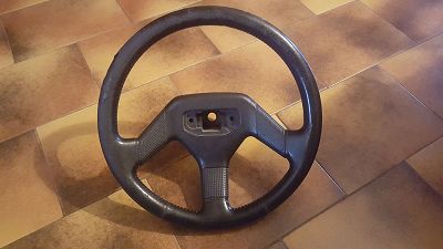 Rénovation volant cuir troué