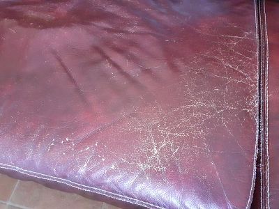 canape cuir craqué et decoloré