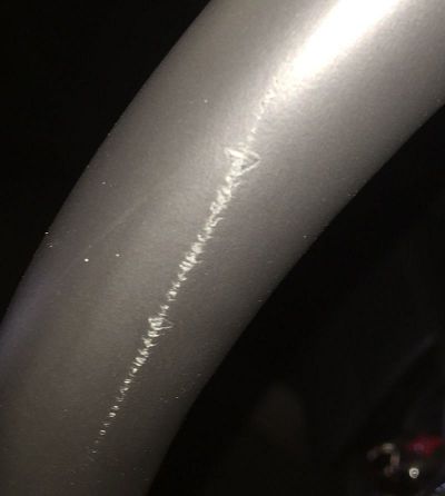 Réparation volant cuir.