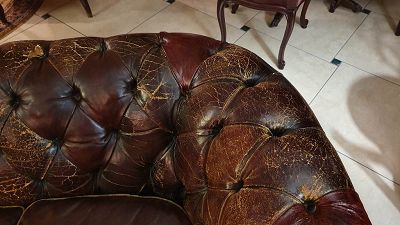 Canape chesterfield reparable