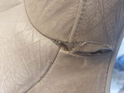 Réparation Couture sur siège en cuir Automobile