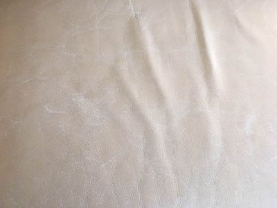 cuir craquelé et quelques griffures de chat