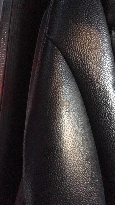 Réparation siège auto simili cuir noir