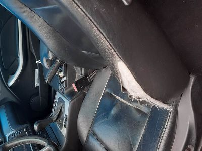 Réparation siège cuir déchiré + Volant cuir