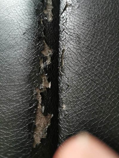 Canapé Skaï déchirée