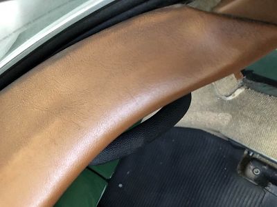 nettoyage voir recoloration du cuir de tableau de bord