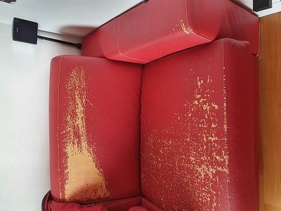 le cuir de mon canape rouge s effrite