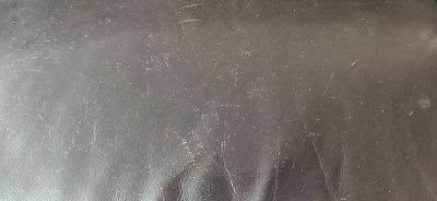 Canapé en cuir qui pèle sur l'assise