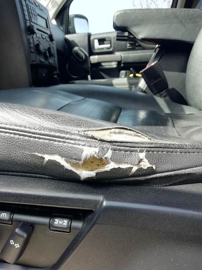 Siège auto en cuir sauvé de la poubelle : Rénovation incroyable avec un kit rénovateur !