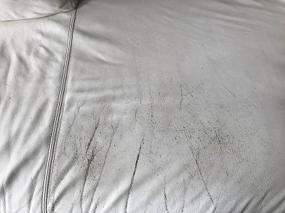 canapé en cuir usé