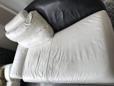 canapé en cuir usé