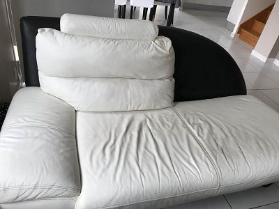 canapé en cuir usé