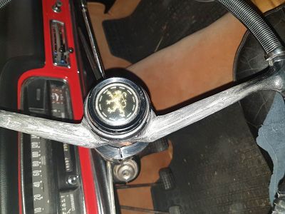 Volant 404 1962,bakélite  usée poreuse.