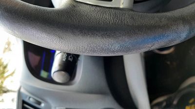 Volant en cuir abîmé