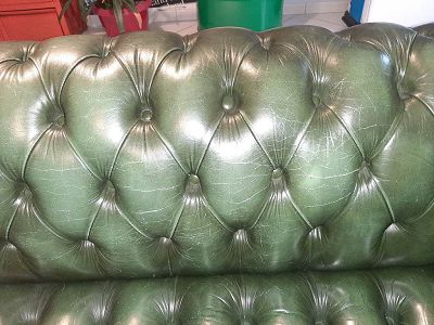 Cuir craquelé chesterfield