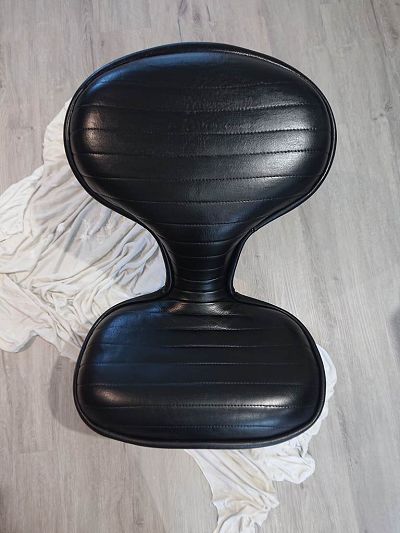 Rénovation siège assis genoux en cuir