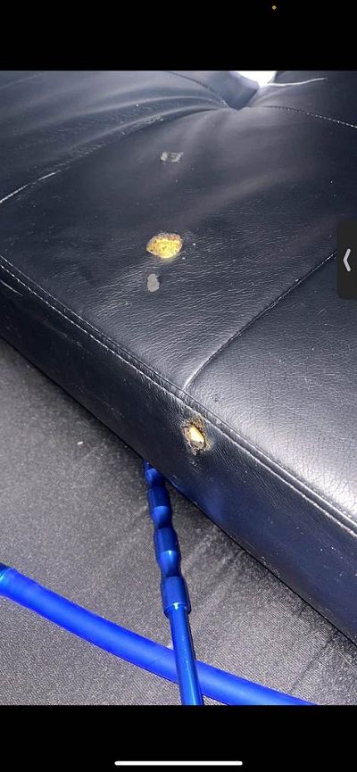 Trou de charbon canapé en cuir