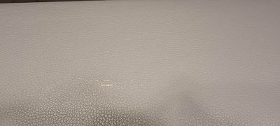 Cuire abîmé et pèle