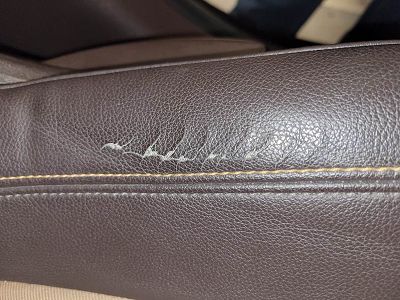 Craquelures siège auto