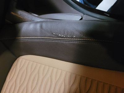 Craquelures siège auto