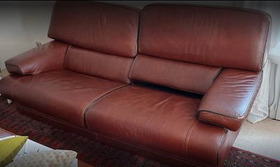 Canapé cuir rénové en 2 couleurs. Super résultat