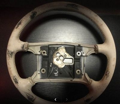 Très satisfait de la rénovation de mon volant en cuir et de mon siège