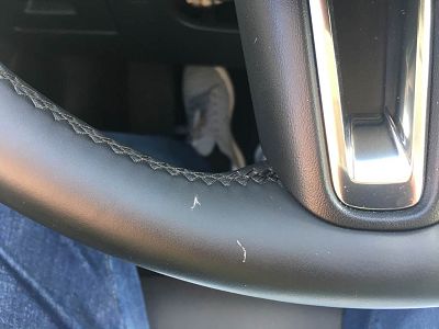 Griffes sur volant cuir